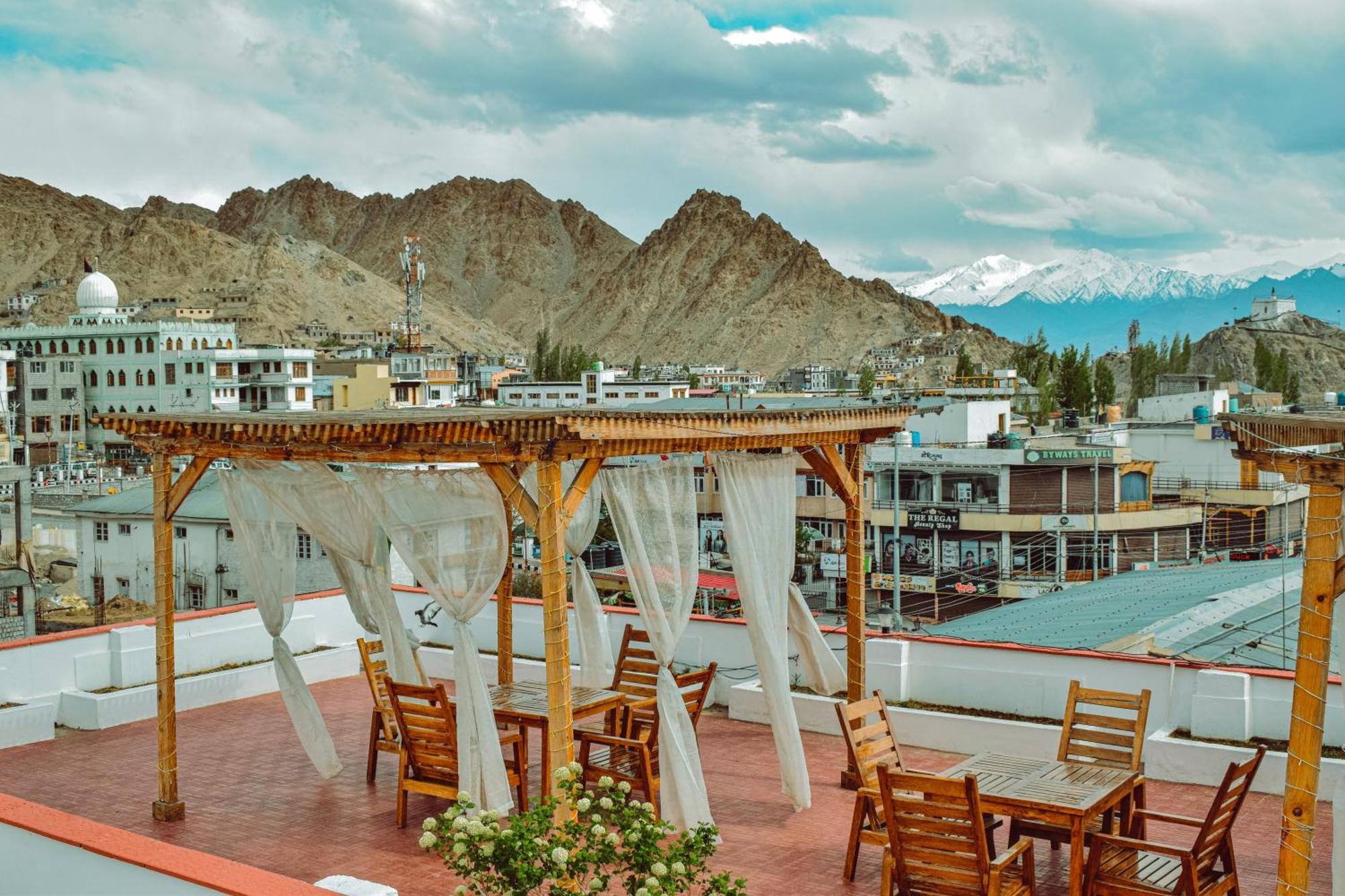 Hotel Lingzi Leh Esterno foto